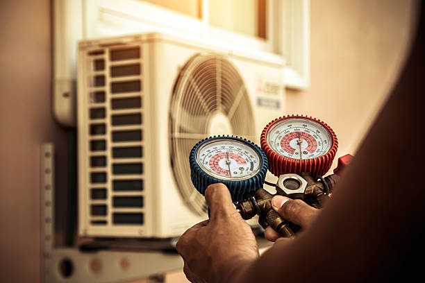 Professional Hvac technician working in Munford, AL